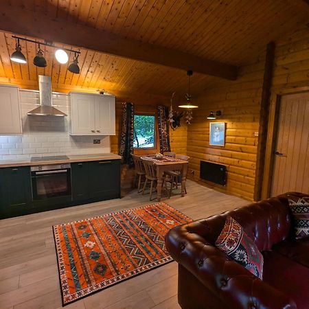 Pineshadow Lodge-Dog Friendly Kenwick Park Louth Louth  Exteriör bild